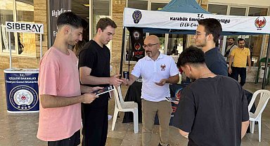 Karabük'te polisler üniversite öğrencilerini bilgilendiriyor