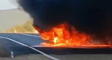 Karabük'teki feci kaza kamerada: Otomobilller alev topuna döndü