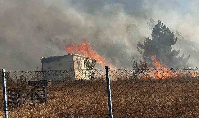 Karabük'teki yangın evlere sıçradı
