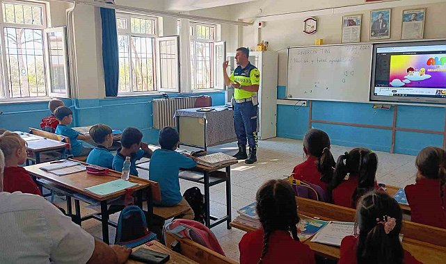 Karacasu'da ilkokul öğrencilerine trafik eğitimi