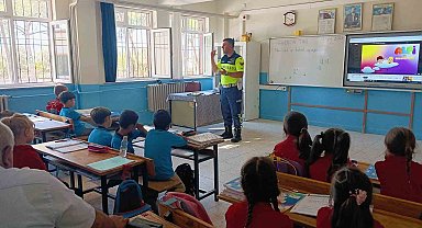 Karacasu'da ilkokul öğrencilerine trafik eğitimi