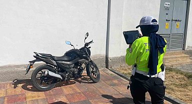 Karaman'da devrilen motosikletin sürücüsü yaralandı