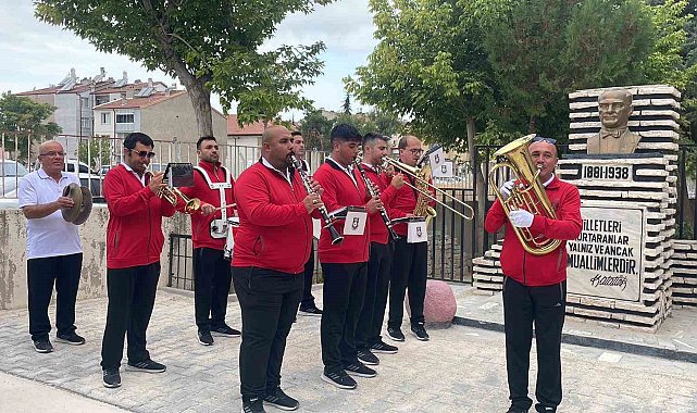 Karaman'da öğrenciler yeni eğitim öğretim yılına bando eşliğinde başladı
