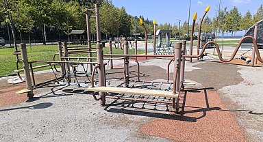 Karamürsel Ereğli Aktif Park'ın zemini yenilendi