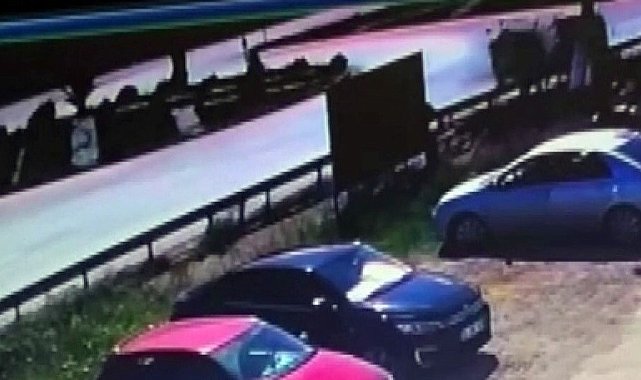 Karasu Belediyesi'ne ait araç ile otomobil kavşakta çarpıştı