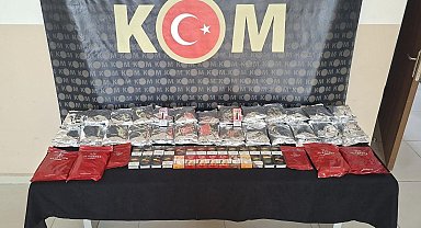 Kargo paketinden 61 kilo kaçak nargile tütünü çıktı