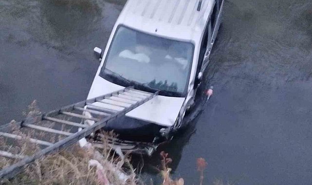 Kars Çayı'na hafif ticari araç düştü: 1 yaralı