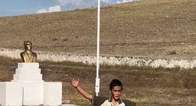 Kars'ta bir öğrencinin Kafkas dansı sosyal medyada tıklanma rekorları kırdı