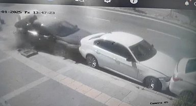 Kars'ta fren yerine gaza basan sürücü 4 araca çarptı