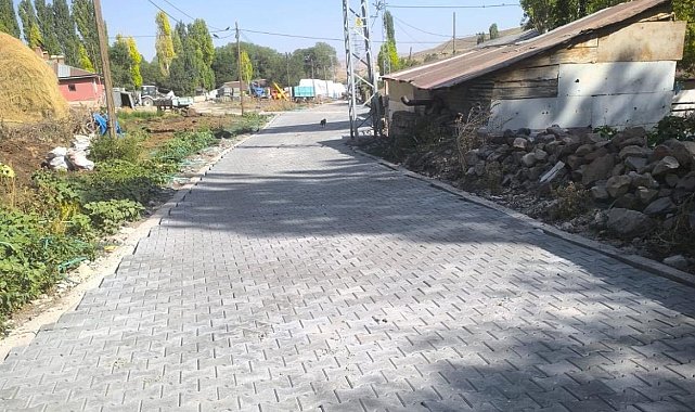 Kars'ta köy yolları yapımı kış öncesi tamamlanıyor