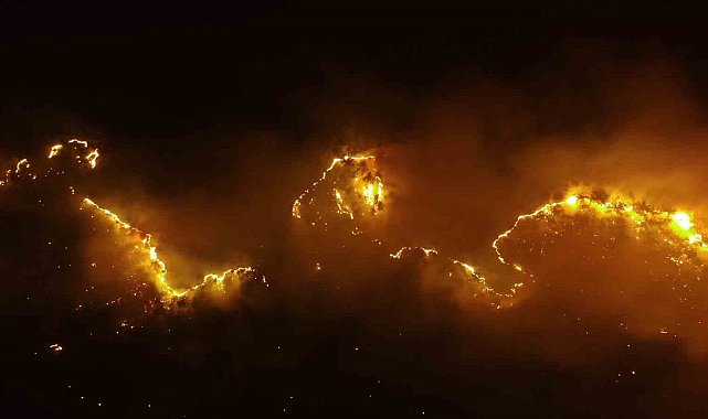 Kastamonu'da orman yangınları geceyi aydınlattı: Havadan görüntülendi