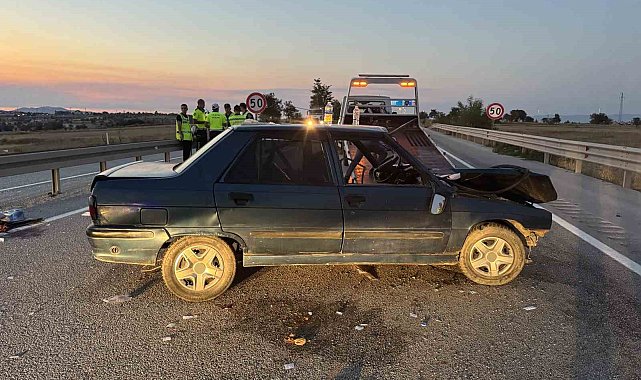 Kastamonu'da otomobil bariyerlere çarptı: 2'si ağır 5 yaralı