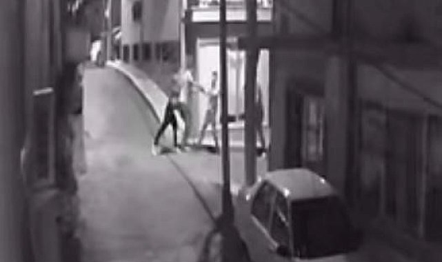 Kavgada boğazından bıçak darbesi alan adam hayatını kaybetti