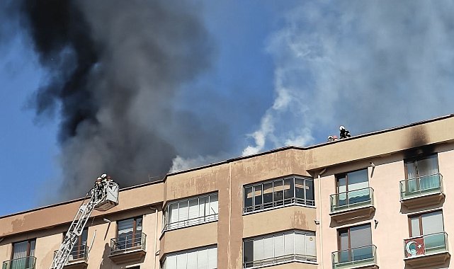 Kayseri'de 10 katlı binadaki çatı yangını söndürüldü