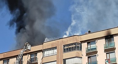 Kayseri'de 10 katlı binadaki çatı yangını söndürüldü