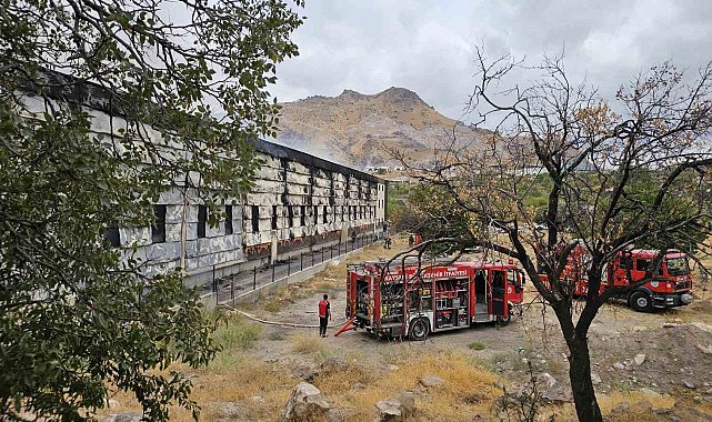Kayseri'de fabrika yangını: Ekipler müdahale ediyor