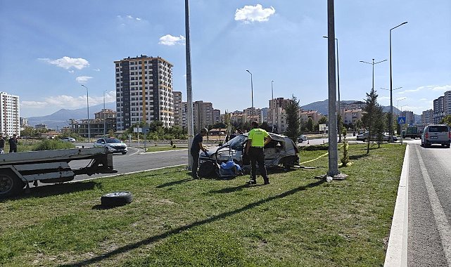 Kayseri'de otomobiller çarpıştı: 2 ölü, 2 yaralı