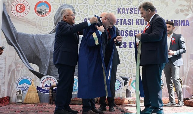 KAYÜ Rektörü Karamustafa'ya '2025 Yılı Ahilik Özel Ödülü' verildi
