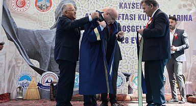 KAYÜ Rektörü Karamustafa'ya '2025 Yılı Ahilik Özel Ödülü' verildi