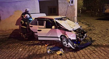 Kaza sonrası hurdaya dönen Tofaş, 1 kişiye mezar oldu