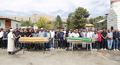 Kazada ölen ikiz çocuklara acı veda