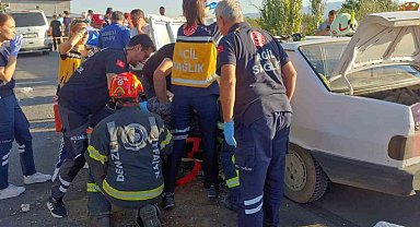 Kazazedelere yardım etmek isterken kazaya neden oldu