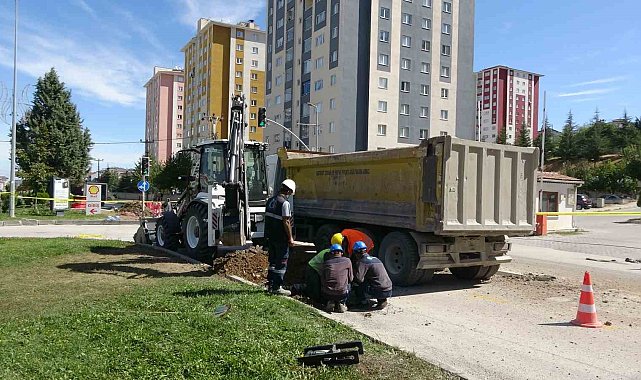 Kazı sırasında patlayan doğalgaz borusu büyük paniğe yol açtı