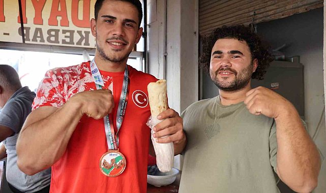 Kebap tezgahından dünya kürsüsüne: bilek güreşinde dünya üçüncüsü oldu