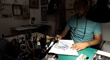 Kendisine terapi olan kaligrafiyi gelecek nesillere aktarıyor