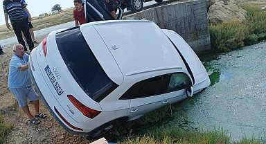 Keşan Yayla Köyü sahilinde otomobil su kanalına düştü