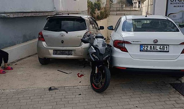 Keşan'da 4 otomobile çarpan motosiklet sürücüsü yaralandı