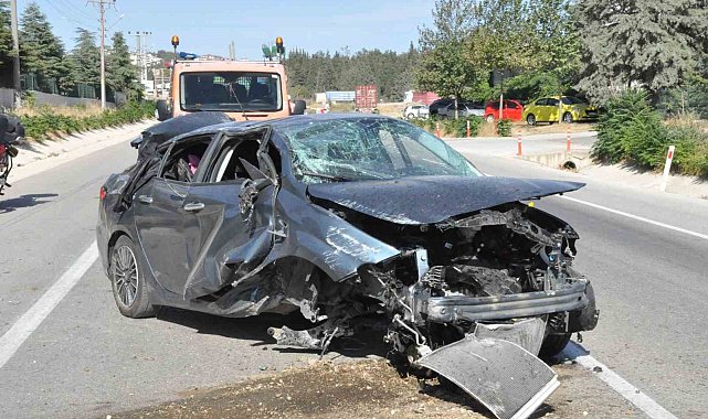 Keşan'da beton yükseltiye çarpan otomobilin sürücüsü yaralandı