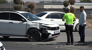 Kilis'te iki otomobil çarpıştı: 1 yaralı