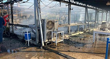 Kiraz'da yangın çıkan sosyal tesis kullanılamaz hale geldi