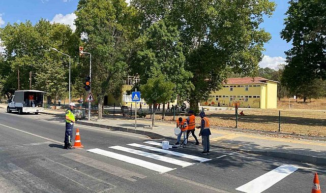 Kırklareli'nde yaya önceliği denetimi: Yaya çizgileri boyandı