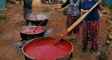 Kışlık salçalar kaynamaya başladı
