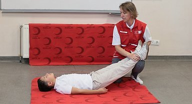 Kızılay'dan okullarda ilk yardım rehberi: "Öğrenciler için güvenli davranış, öğretmenler için doğru müdahale"