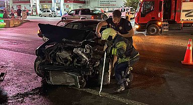 Kocaeli'de iki otomobil çarpıştı: 4 yaralı