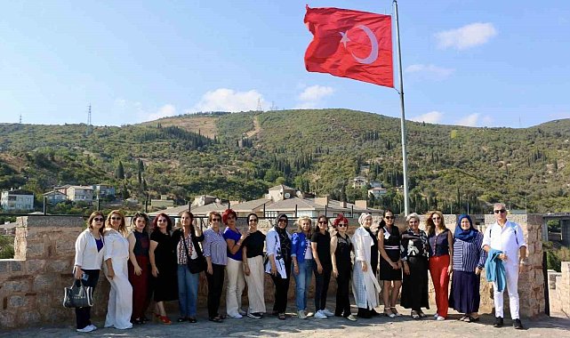 Kocaeli'nin kadın muhtarları yüzlerce yıllık tarihi yapıları gezdi