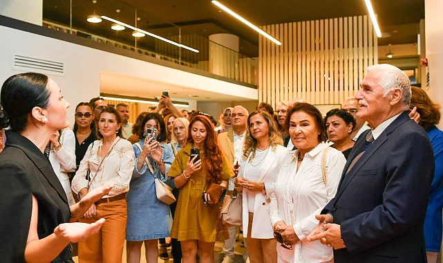 "Koleksiyonun Katmanları" sergisi galeri Beylikdüzü'nde sanatseverlerle buluştu