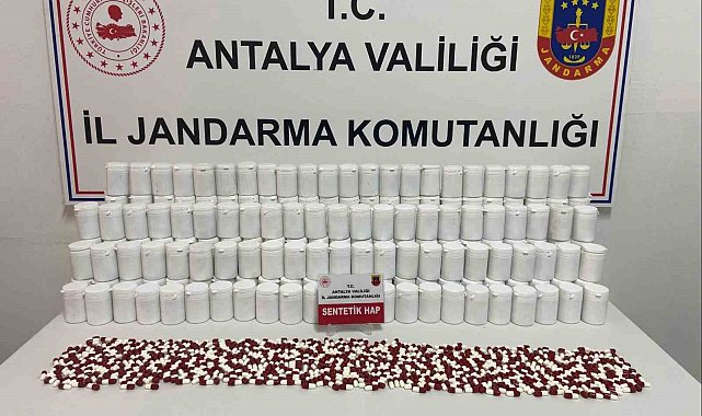 Kontrol noktasında durdurulan araçtan binlerce sentetik hap ele geçirildi