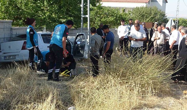 Kontrolden çıkan araç bahçe duvarına çarptı, anne ile 3 çocuğu yaralandı