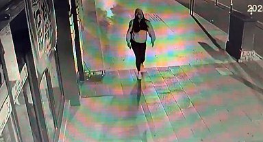 Kontrolden çıkarak işletmeye dalan otomobilin altında kalmaktan kıl payı kurtuldu