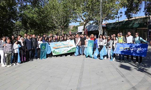 Konya Meram'da çevre farkındalığı yürüyüşü