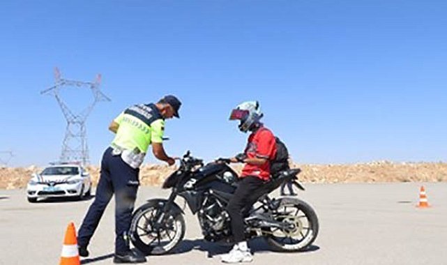 Konya'da jandarmanın dron ile yaptığı denetimlerde 15 sürücüye ceza kesildi
