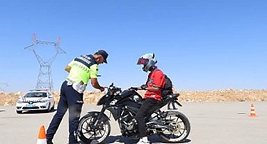 Konya'da jandarmanın dron ile yaptığı denetimlerde 15 sürücüye ceza kesildi