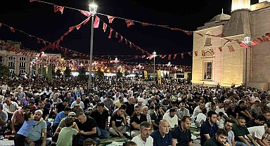 Konya'da Mevlid Kandili'nde vatandaşlar camileri doldurdu
