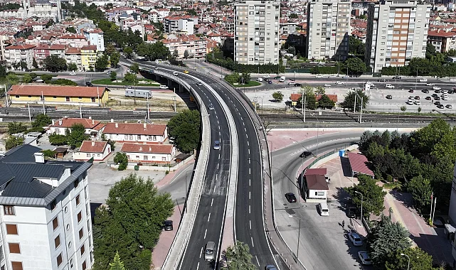 Konya'da Ahmet Öksüz Üst Geçidi'niN asfaltı yenilendi