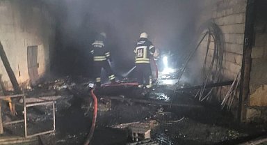 Kopan elektrik kablosu depoyu kül etti