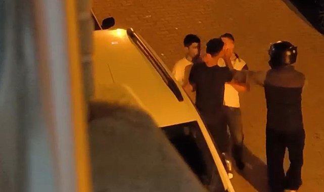 Köşeye sıkıştırdıkları genci önce dövüp sonra motor anahtarını aldılar